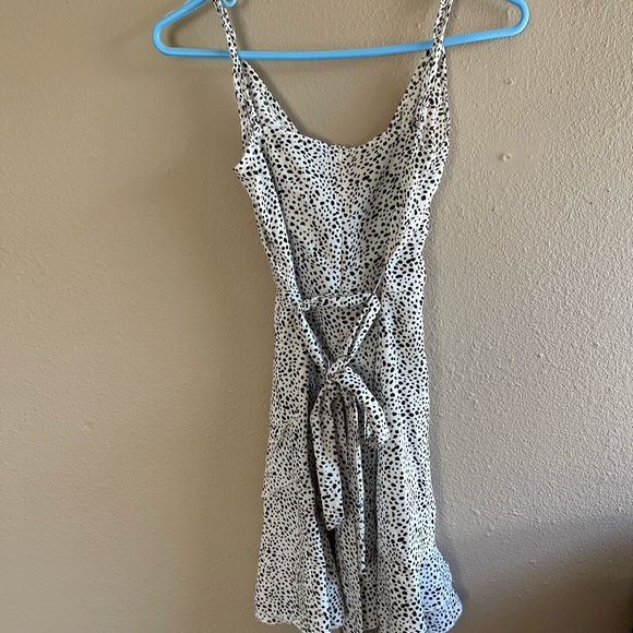 Leopard print tie back with back zipper romper  NWOT Shein size Small - Picture 3 of 3